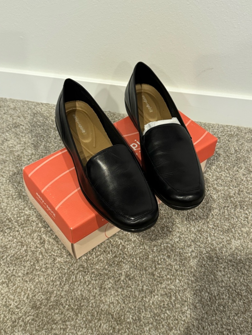 NEW Easy Spirit Black Leather Slip-On Loafers